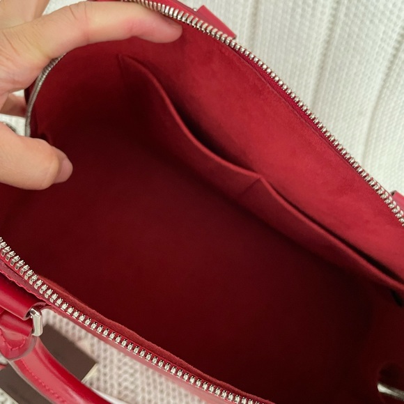 Louis Vuitton - Picture 4 of 5